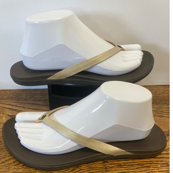 OluKai Shoes - OluKai Ho'opio Leather Flip Flop Sandals Gold Brown Womens 9 20290-FA48